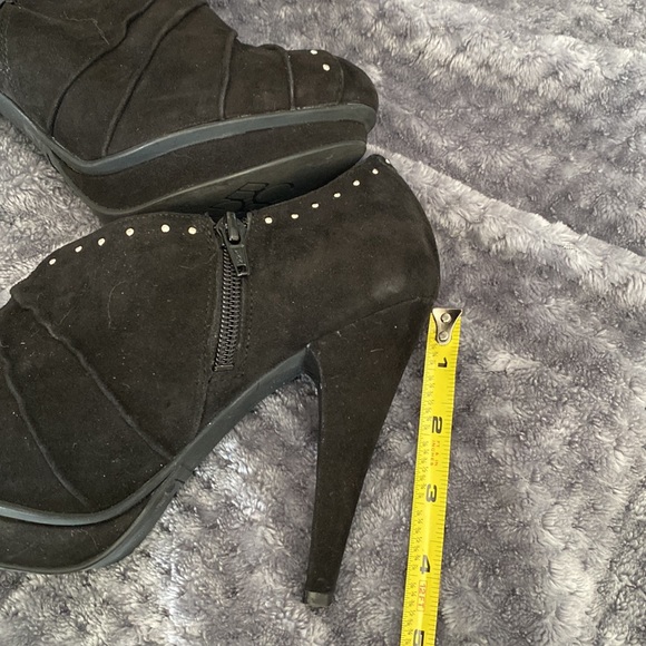 READ ALL SEXY EC BCBG black velour platform booties sz7 1/2 - Picture 6 of 11